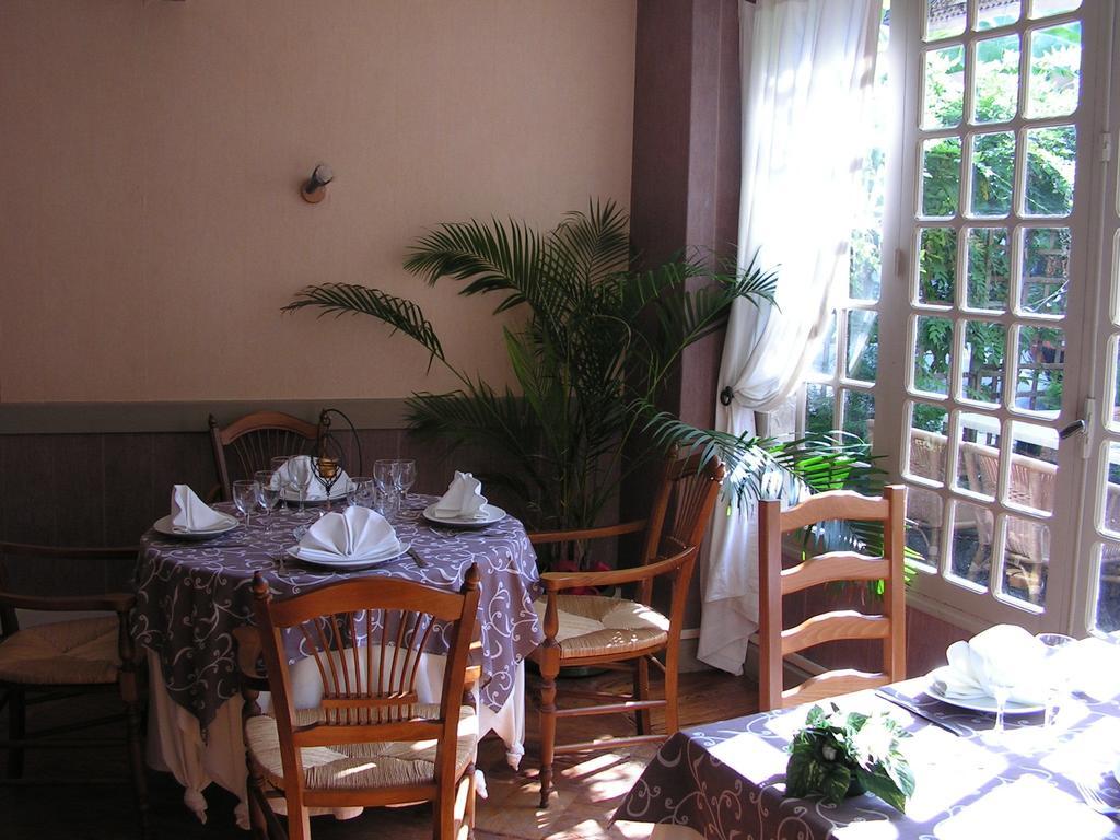 Hotel Restaurant Henri IV Eauze エクステリア 写真